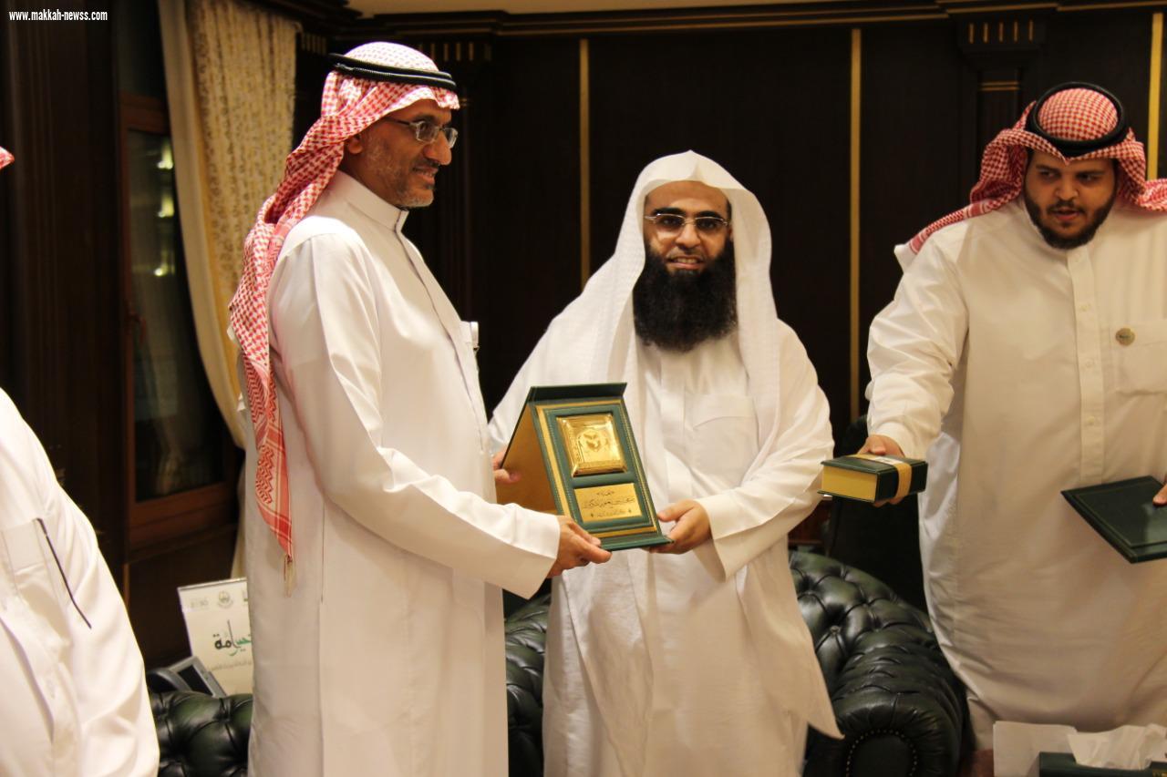 القاسم يقف على استعدادات هيئة الهلال الأحمر السعودي بمنطقة المدينة المنورة ويدشن فعاليات اليوم العالمي للهلال الأحمر