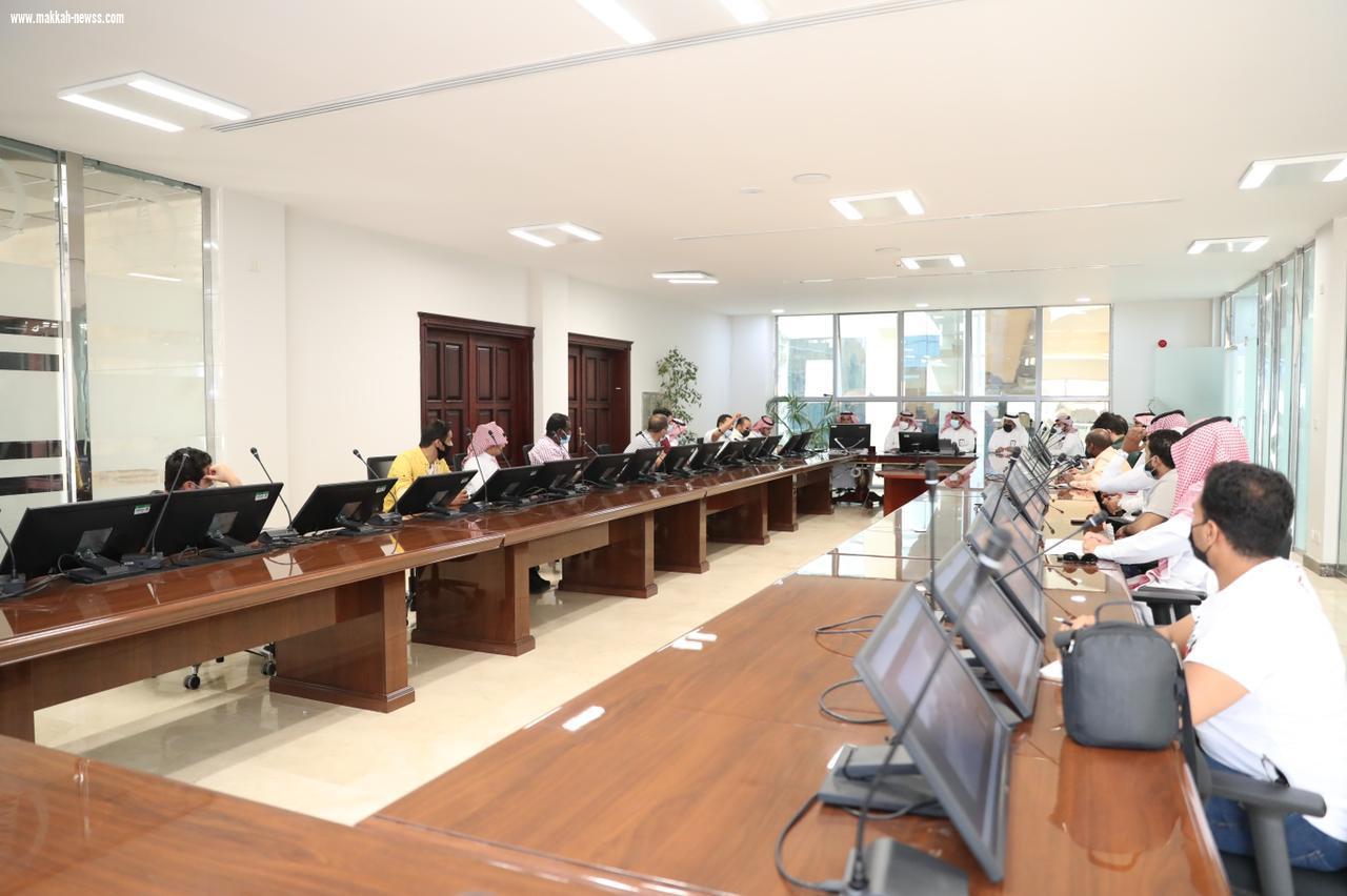 أمانة الجوف تبحث الحلول العاجلة لإزالة مخلفات المباني لتحسين المشهد الحضري في سكاكا