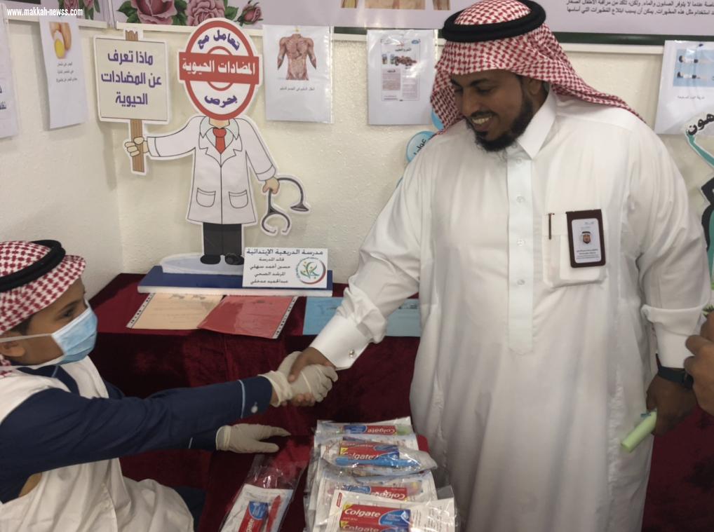 أنشئت بجهود ذاتية لتقديم الخدمات الصحية والتثقيفية والتوعوية للطلاب مدير مكتب تعليم صامطة يدشن العيادة المدرسية بابتدائية الدريعية