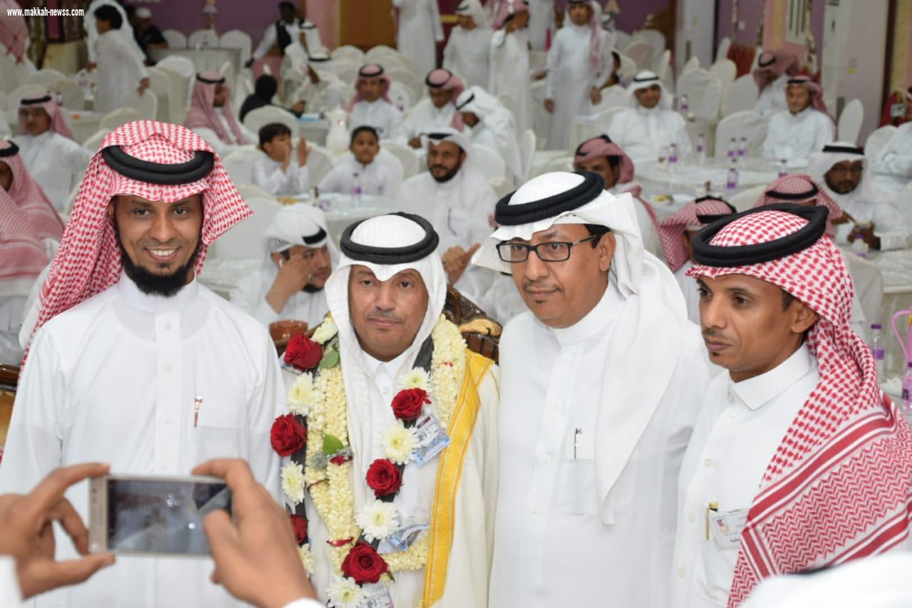 لمسة وفاء جسدتها مدرسة المصفق احتفاء بمسيرة المعلم المتقاعد عبده حمدي