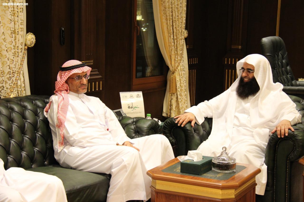 القاسم يقف على استعدادات هيئة الهلال الأحمر السعودي بمنطقة المدينة المنورة ويدشن فعاليات اليوم العالمي للهلال الأحمر