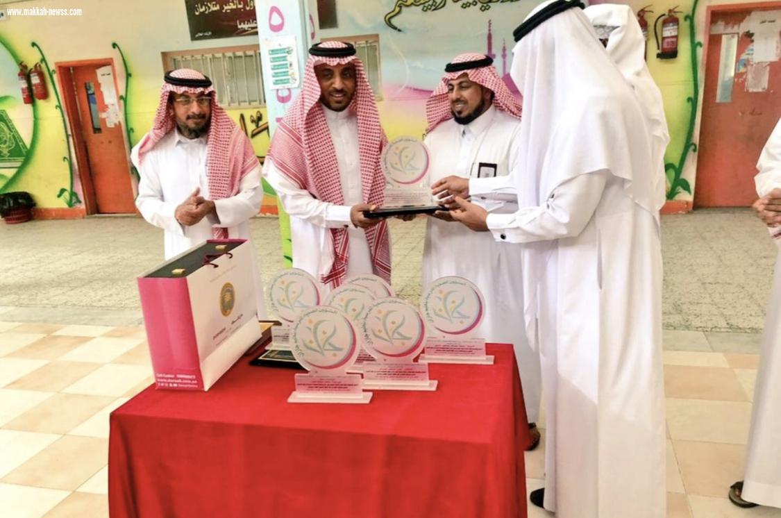 أنشئت بجهود ذاتية لتقديم الخدمات الصحية والتثقيفية والتوعوية للطلاب مدير مكتب تعليم صامطة يدشن العيادة المدرسية بابتدائية الدريعية