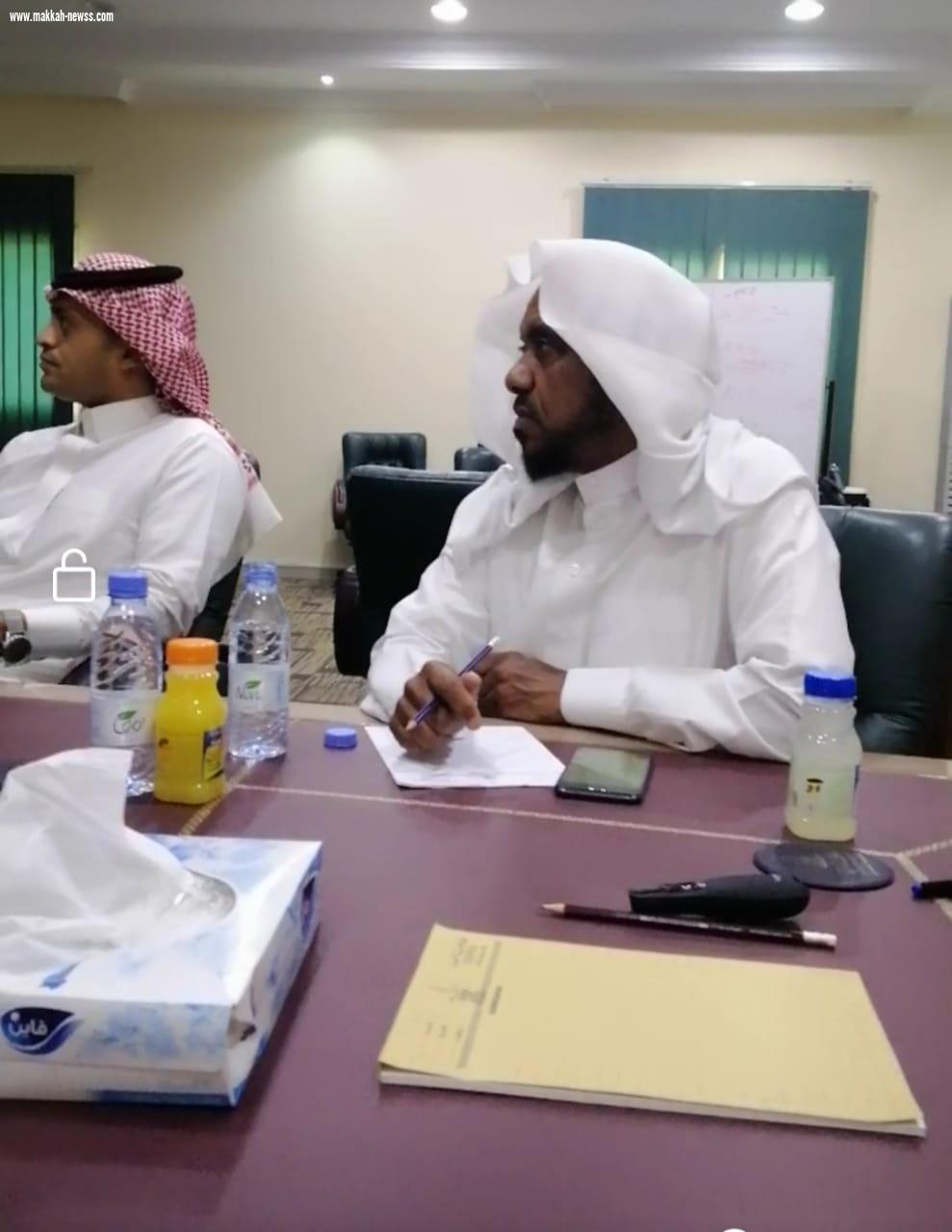 رئيس جمعية بناء وتنمية مساكن بالمنطقة  يعقد اجتماعا بأعضاء كلية الهندسة بجازان 