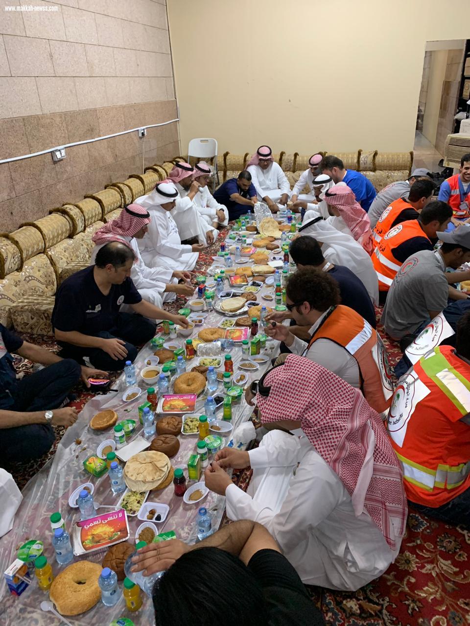 القاسم يقف على استعدادات هيئة الهلال الأحمر السعودي بمنطقة المدينة المنورة ويدشن فعاليات اليوم العالمي للهلال الأحمر