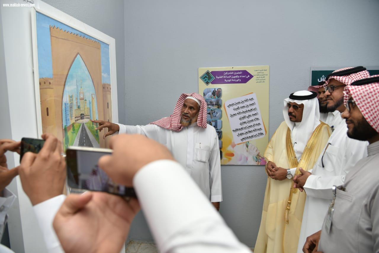ادارة تعليم صبيا تكرم رائد الفن التشكيلي الاستاذ قالب الدلح
