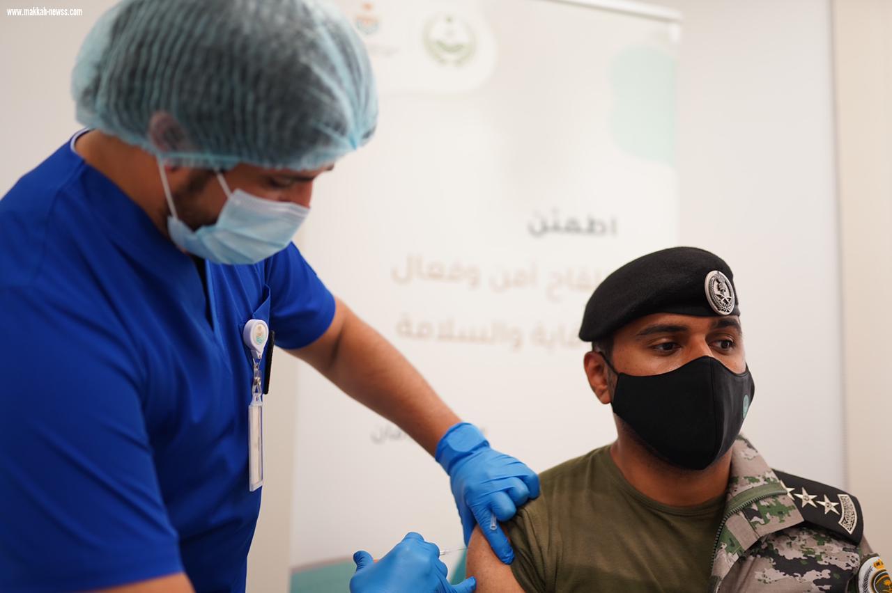 الخدمات الطبية بوزارة الداخلية تقدم لقاح فيروس كورونا لمنسوبي المديرية العامة للسجون بالرياض