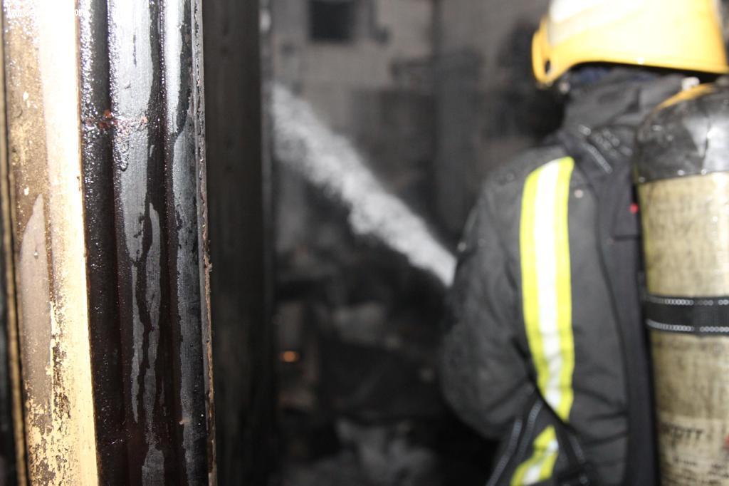 فرق الدفاع المدني بالعاصمة المقدسة تسيطر على حريق بشقة بحي الشوقية