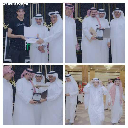 الاعلامي جمعه الخياط والاعلاميين يتجولون في معرض أنامل مكية 