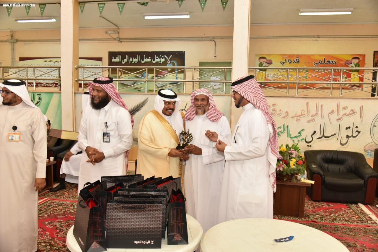 ادارة تعليم صبيا تكرم رائد الفن التشكيلي الاستاذ قالب الدلح