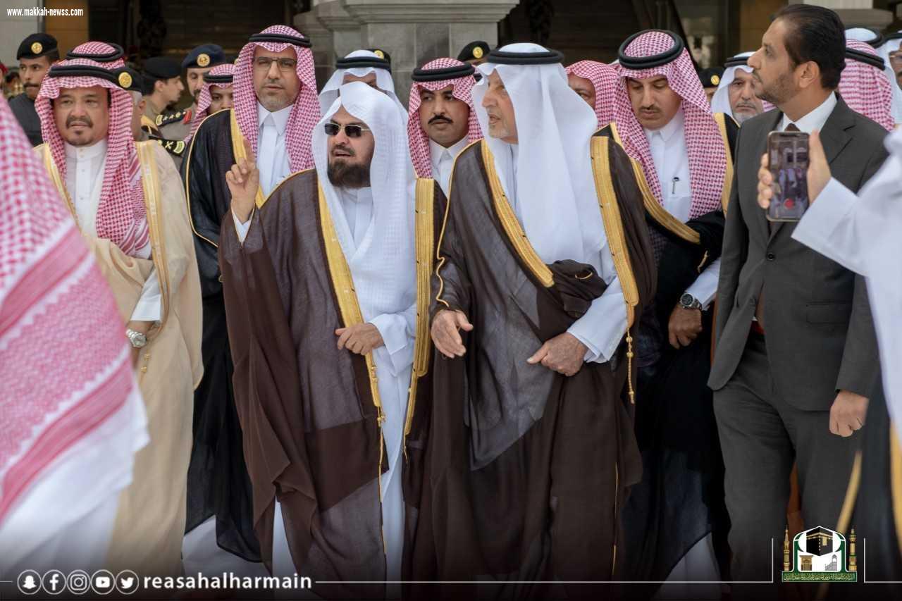 نيابة عن خادم الحرمين الشريفين سمو أمير مكة يتشرف بغسل الكعبة المشرفة بحضور نائبه