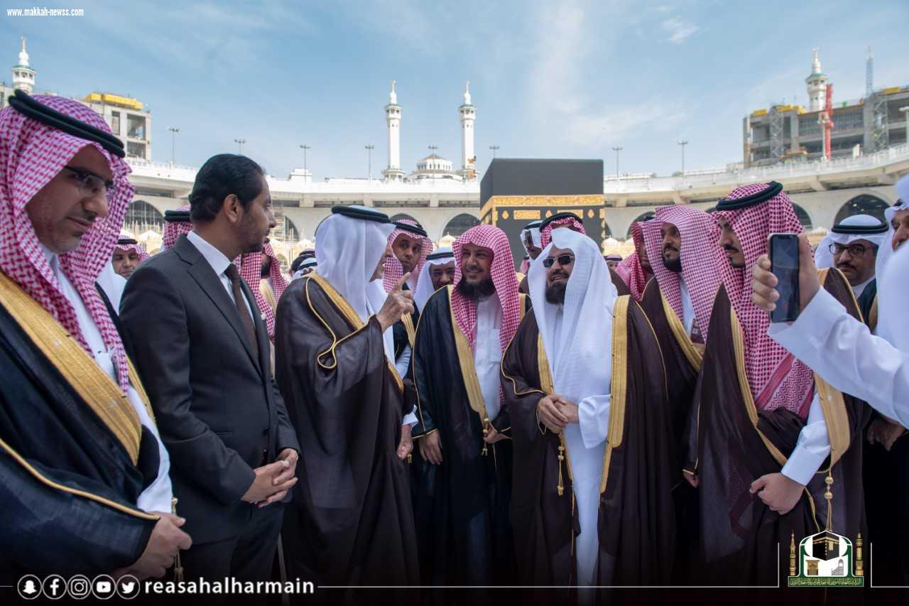 نيابة عن خادم الحرمين الشريفين سمو أمير مكة يتشرف بغسل الكعبة المشرفة بحضور نائبه
