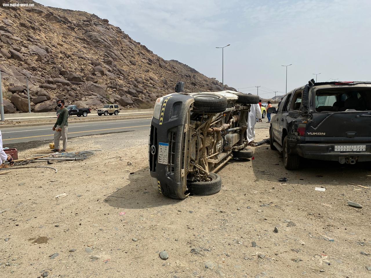 حادث انقلاب مركبة بمنطقة الباحة والهلال الأحمر يباشر الحادث