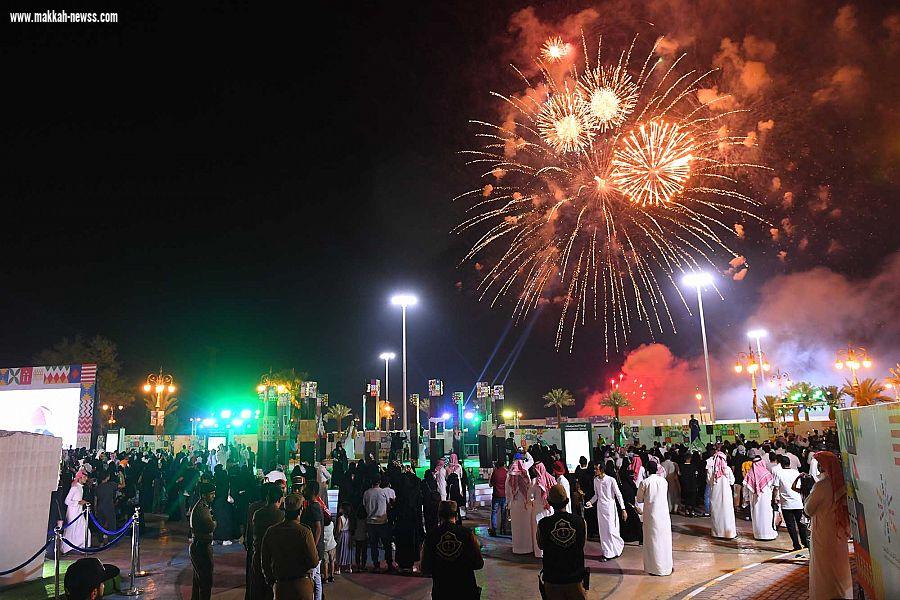 اليوم الوطني / أكثر من 700 شعلة من الألعاب النارية تنير سماء تبوك احتفاءً بيوم الوطن الـ 89