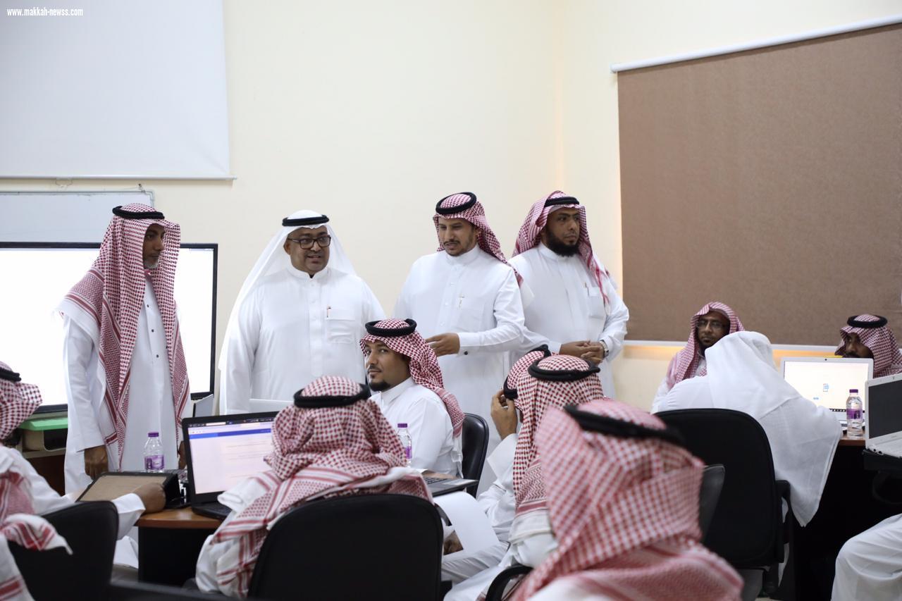 مدير تعليم جازان يقف على انطلاق الأسبوع الثاني من برامج التدريب الصيفي