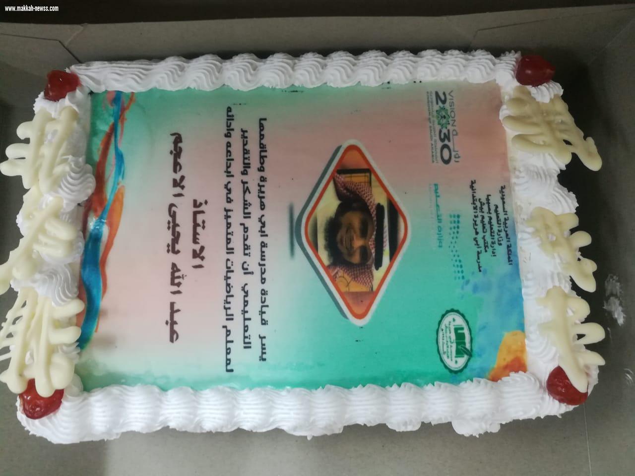 أبي هريرة تكرم الطالب مشهور الفائز بالمركز الأول في أولمبياد الرياضيات والتمثيل على مستوى الوزارة