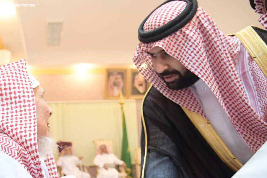  نائب أمير جازان في زيارة لدار المسنين زارهم وقدم لهم التهنئة بشهر رمضان.