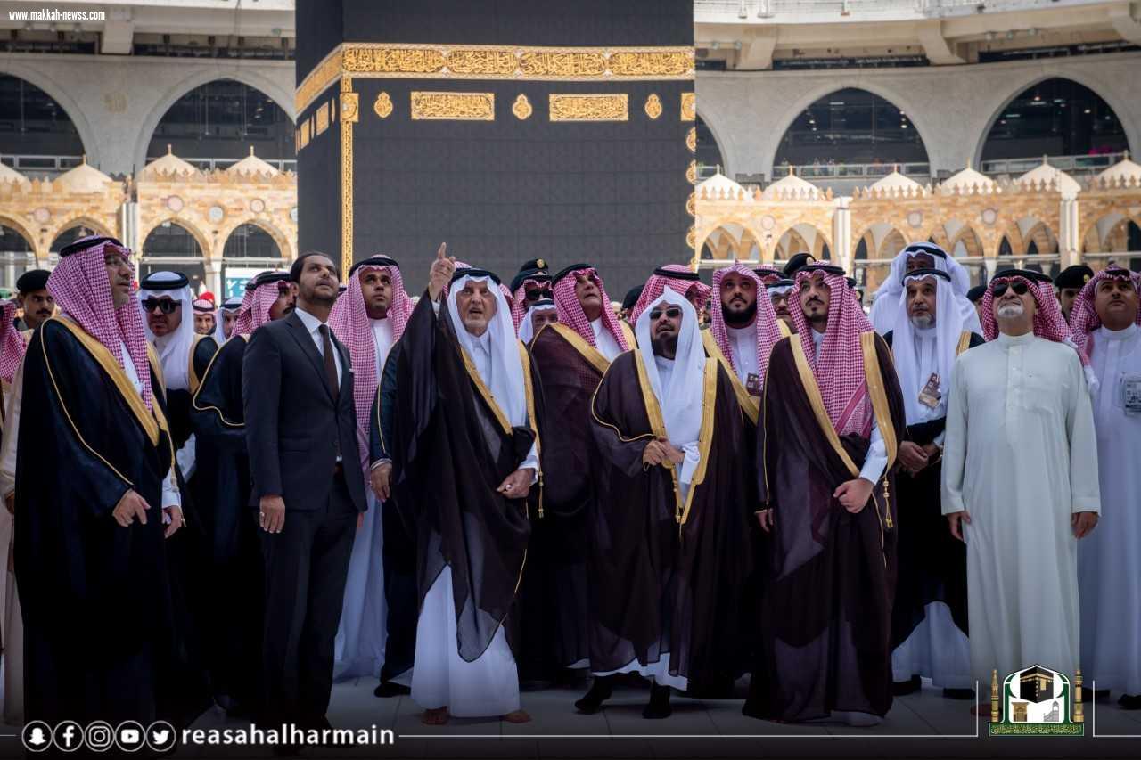 نيابة عن خادم الحرمين الشريفين سمو أمير مكة يتشرف بغسل الكعبة المشرفة بحضور نائبه