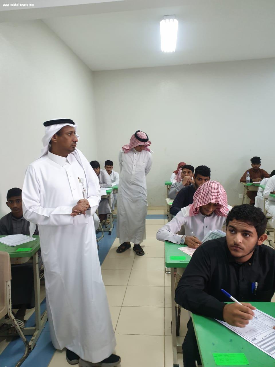 الحامظي يتفقد سير الاختبارات بمجمع مدارس السلامة العليا