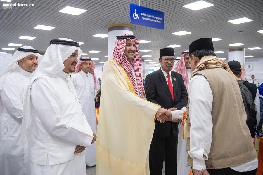 سمو أمير المدينة المنورة يتفقد مجمع صالات الحج وصالة طريق مكة بمطار الأمير محمد بن عبدالعزيز الدولي