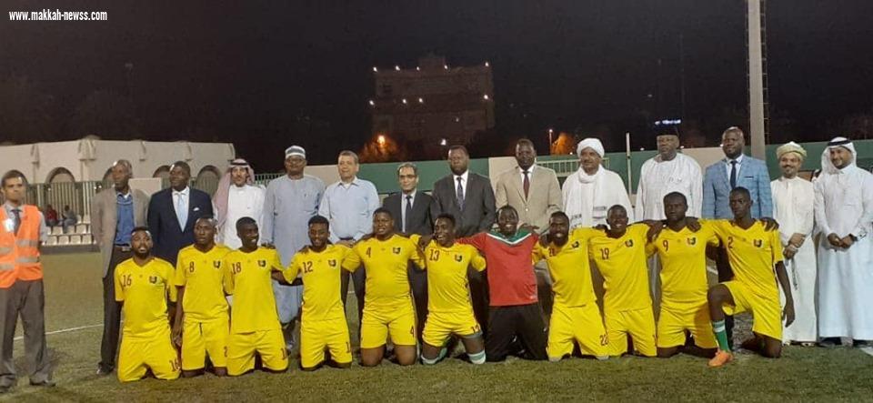 بحضور الشيخ غزالي طس منتخب الجالية النيجيريا يحصد كأس دوري القناصل المعتمدين بجدة احتضنته اكاديمية النادي الاهلي بجدة 
