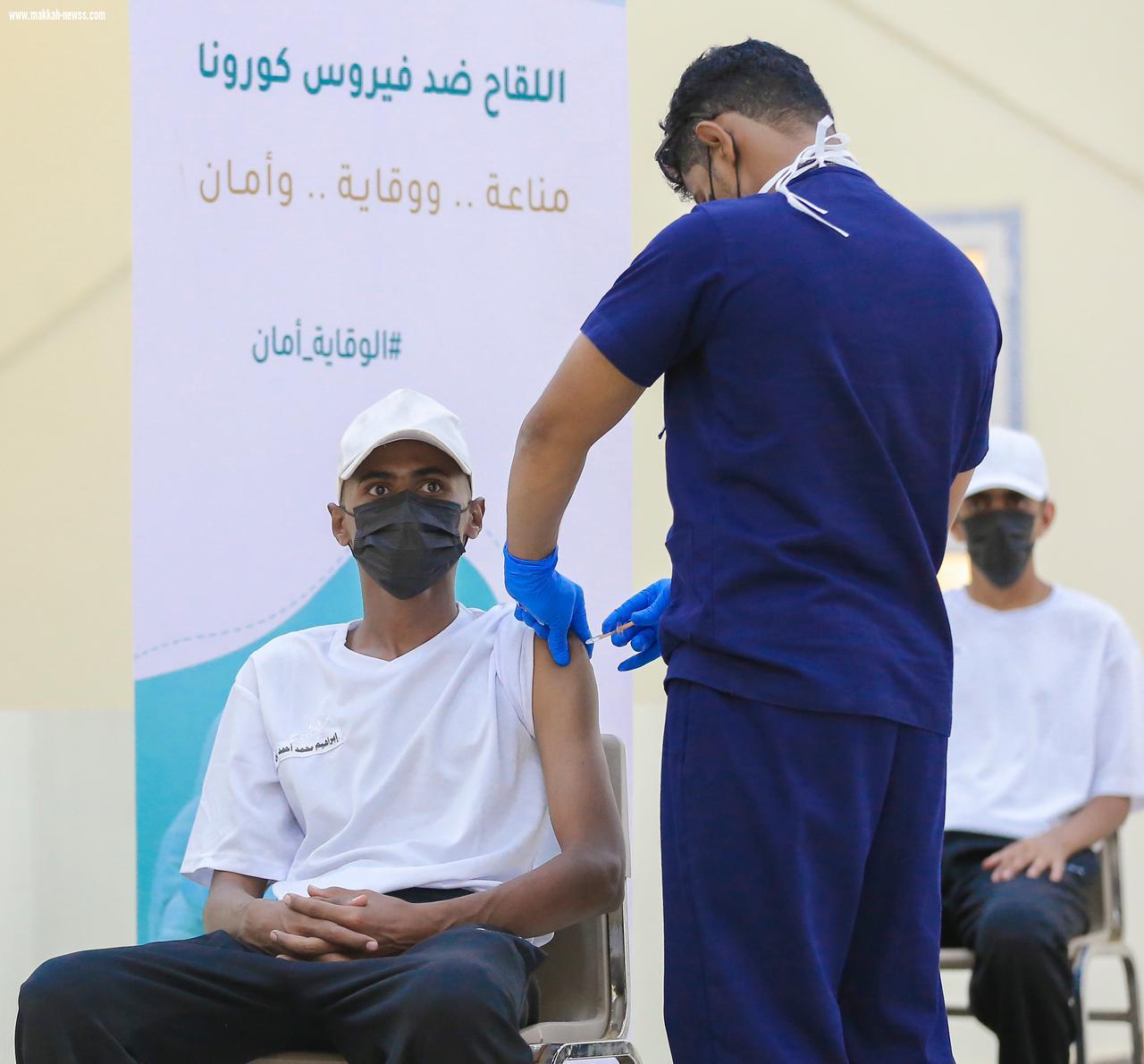 فرق طبية من الخدمات الطبية تنفذ جولة ميدانية لتقديم لقاح كورونا لمنسوبي وطلاب قوة الطوارئ الخاصة بمنطقة جازان