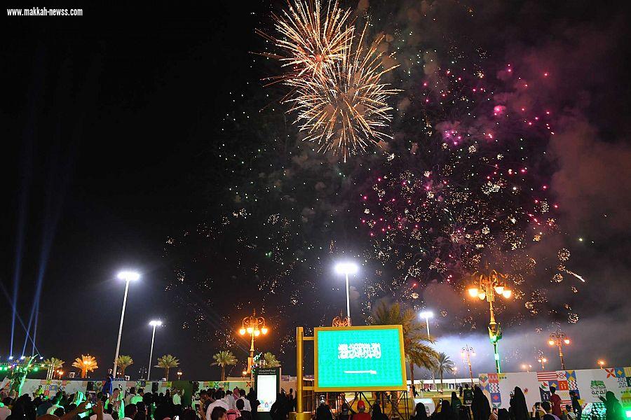 اليوم الوطني / أكثر من 700 شعلة من الألعاب النارية تنير سماء تبوك احتفاءً بيوم الوطن الـ 89