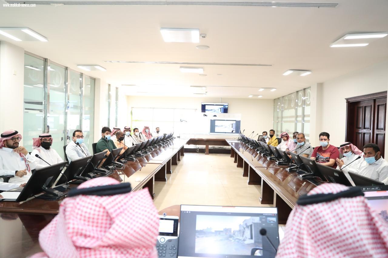 أمانة الجوف تبحث الحلول العاجلة لإزالة مخلفات المباني لتحسين المشهد الحضري في سكاكا