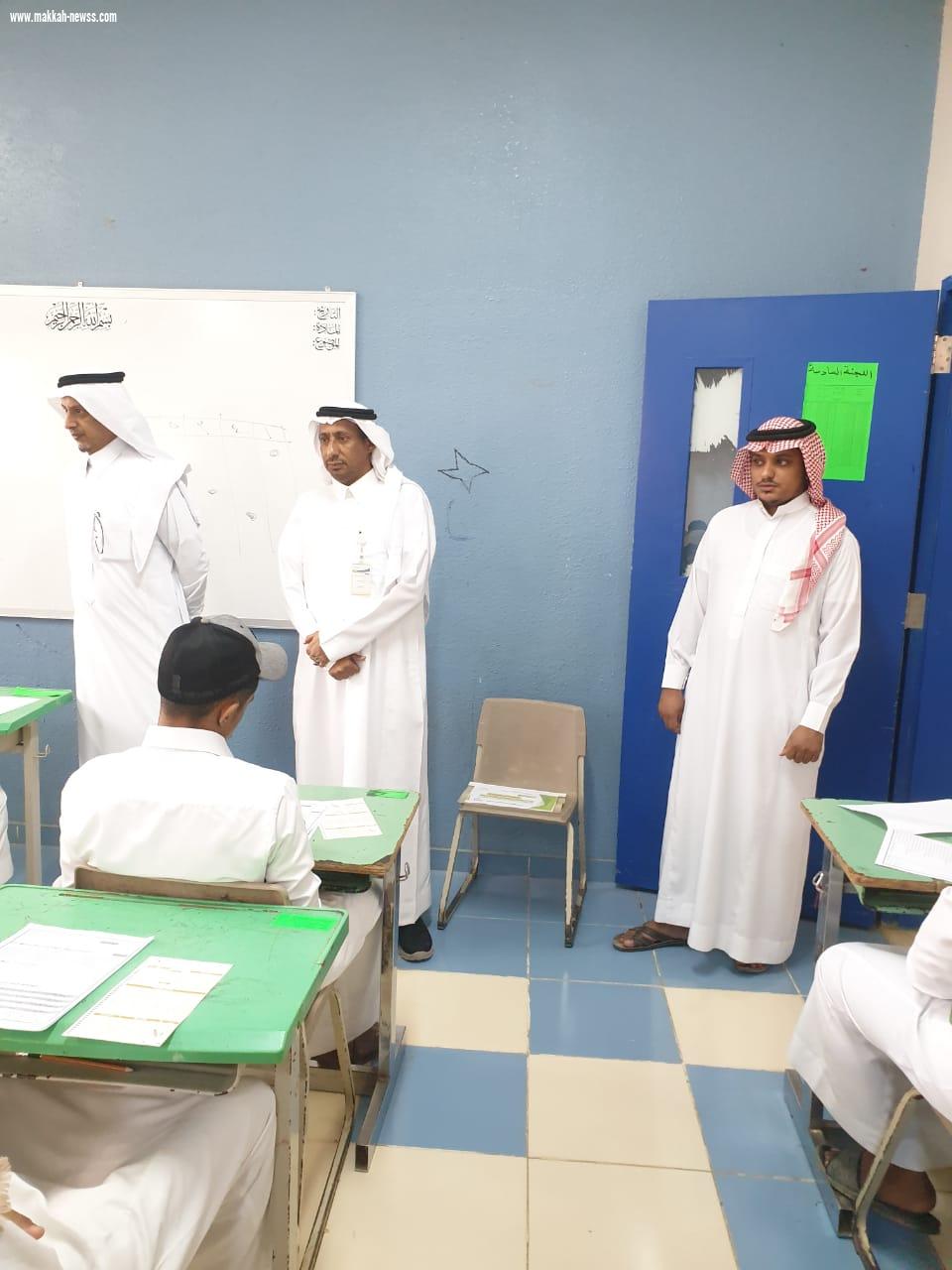 الحامظي يتفقد سير الاختبارات بمجمع مدارس السلامة العليا