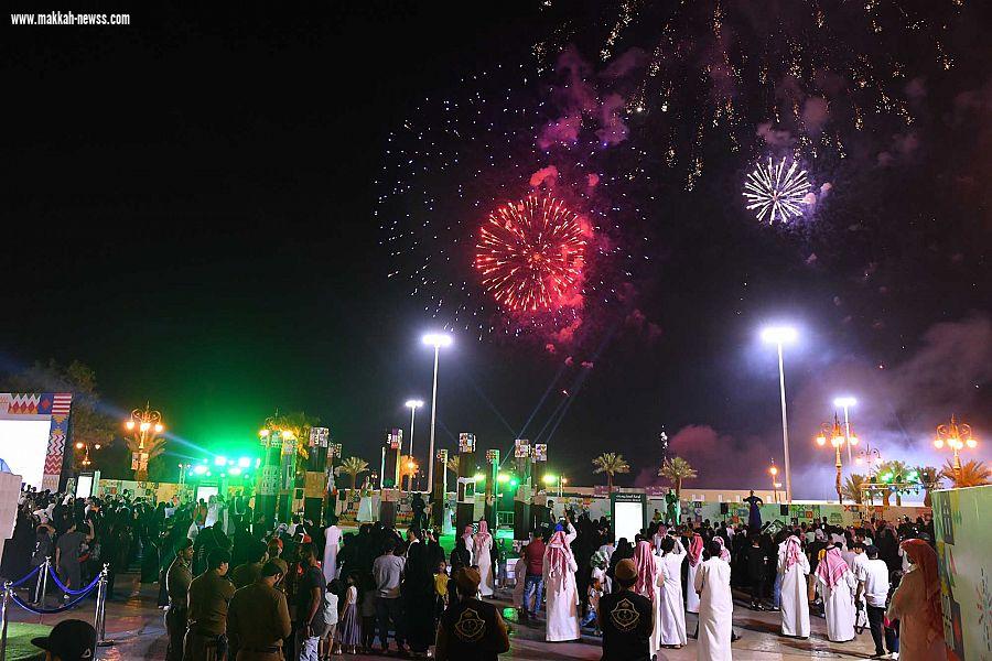 اليوم الوطني / أكثر من 700 شعلة من الألعاب النارية تنير سماء تبوك احتفاءً بيوم الوطن الـ 89