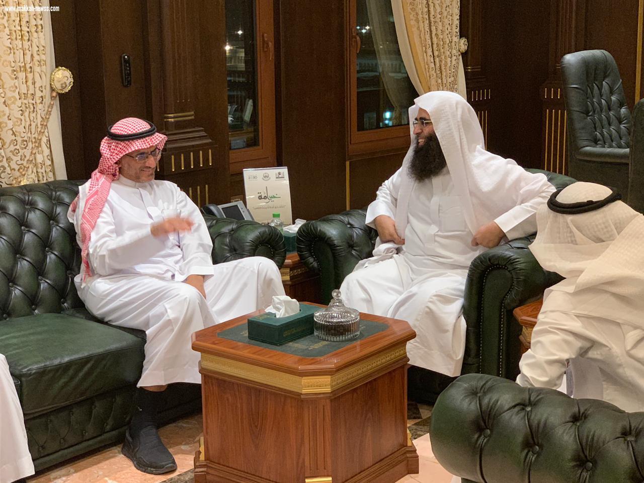 القاسم يقف على استعدادات هيئة الهلال الأحمر السعودي بمنطقة المدينة المنورة ويدشن فعاليات اليوم العالمي للهلال الأحمر
