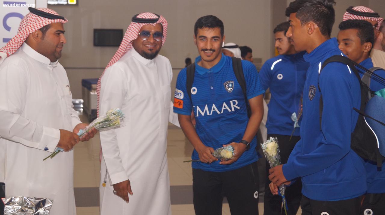 مجلس جمهور الهلال بجازان يستقبل براعم نادي الهلال بالورود بمطار الملك عبدالله بن عبدالعزيز 