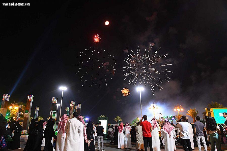 اليوم الوطني / أكثر من 700 شعلة من الألعاب النارية تنير سماء تبوك احتفاءً بيوم الوطن الـ 89