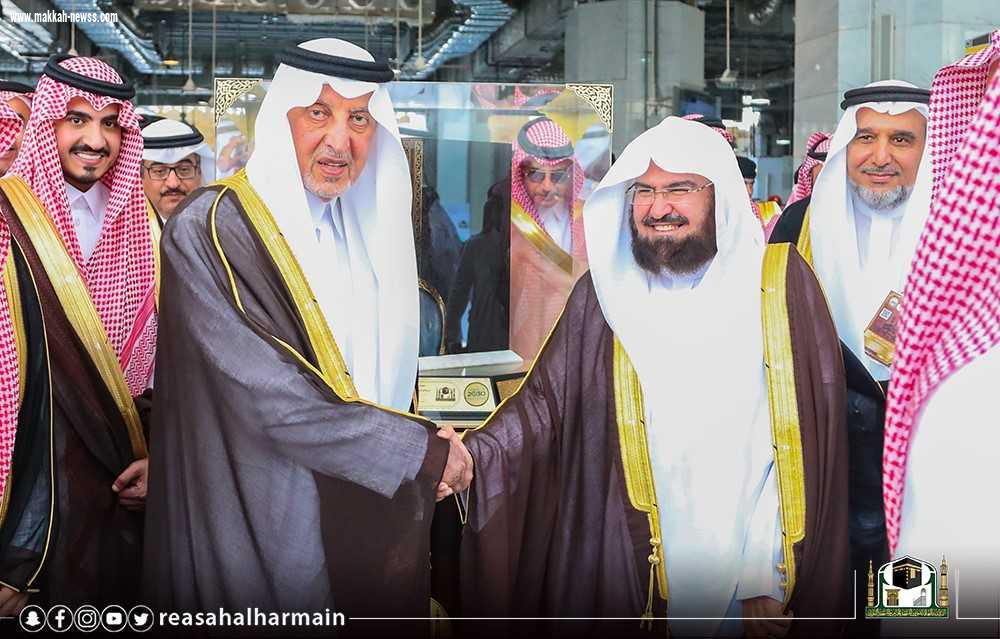نيابة عن خادم الحرمين الشريفين سمو أمير مكة يتشرف بغسل الكعبة المشرفة بحضور نائبه