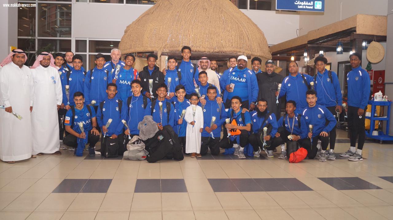 مجلس جمهور الهلال بجازان يستقبل براعم نادي الهلال بالورود بمطار الملك عبدالله بن عبدالعزيز 