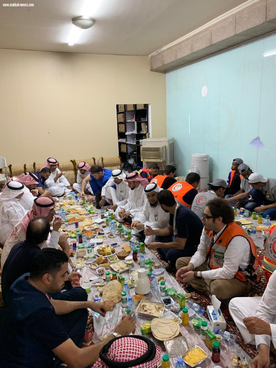 القاسم يقف على استعدادات هيئة الهلال الأحمر السعودي بمنطقة المدينة المنورة ويدشن فعاليات اليوم العالمي للهلال الأحمر