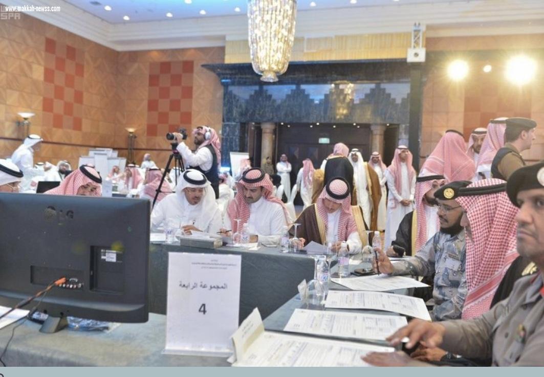 الأمير خالد الفيصل يدشن حلقة نقاش 