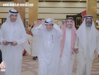 الاعلامي جمعه الخياط والاعلاميين يتجولون في معرض أنامل مكية 
