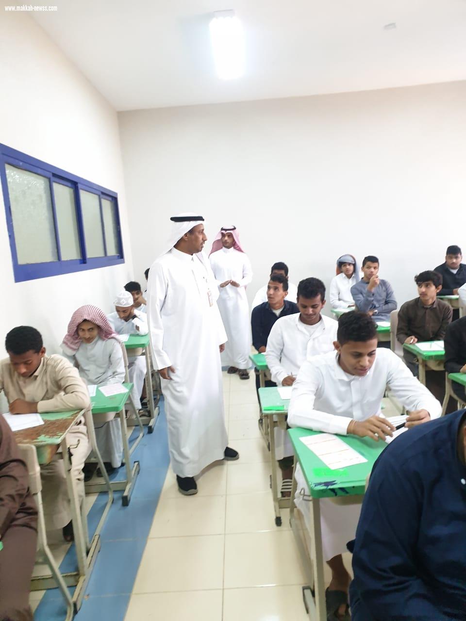 الحامظي يتفقد سير الاختبارات بمجمع مدارس السلامة العليا