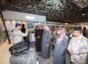 اللواء  الشدِّي يزور جناح الإدارة العامة للمجاهدين في الجنادرية ٣٣