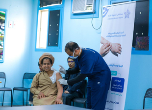 الفرق الطبية تواصل التطعيم ضد الحصبة في النعيرية