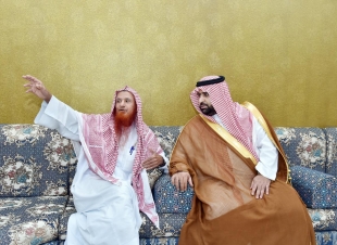 نائب أمير منطقة جازان يعزي الشيخ مطاعن شيبة في وفاة أخيه 
