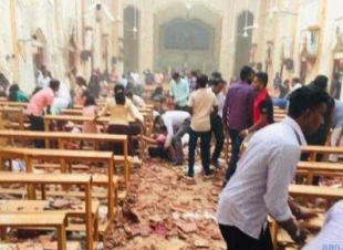 حصيلة انفجارات الكنائس بسريلانكا ترتفع الى اكثر من 300 قتيل وجريح