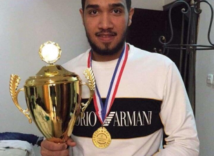 لاعب الوحدة أحمد مروان بطل المملكة في المصارعة الرومانية 