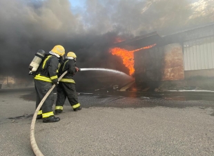 الإدارة العامة للدفاع المدني بالطائف تخمد حريق في بنشر حي الفيصلية بالحوية