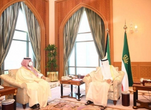 (سمو أمير دولة الكويت الشقيقة يستقبل الأمير تركي بن محمد بن فهد  )