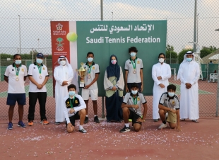 الابتسام أبطال بطولة شباب التنس والقارة وصيفا والاتحاد ثالثاً 