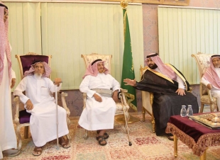  نائب أمير جازان في زيارة لدار المسنين زارهم وقدم لهم التهنئة بشهر رمضان.