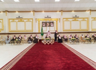الأمير فيصل بن نواف يستقبل المواطنين وشيوخ القبائل بصوير