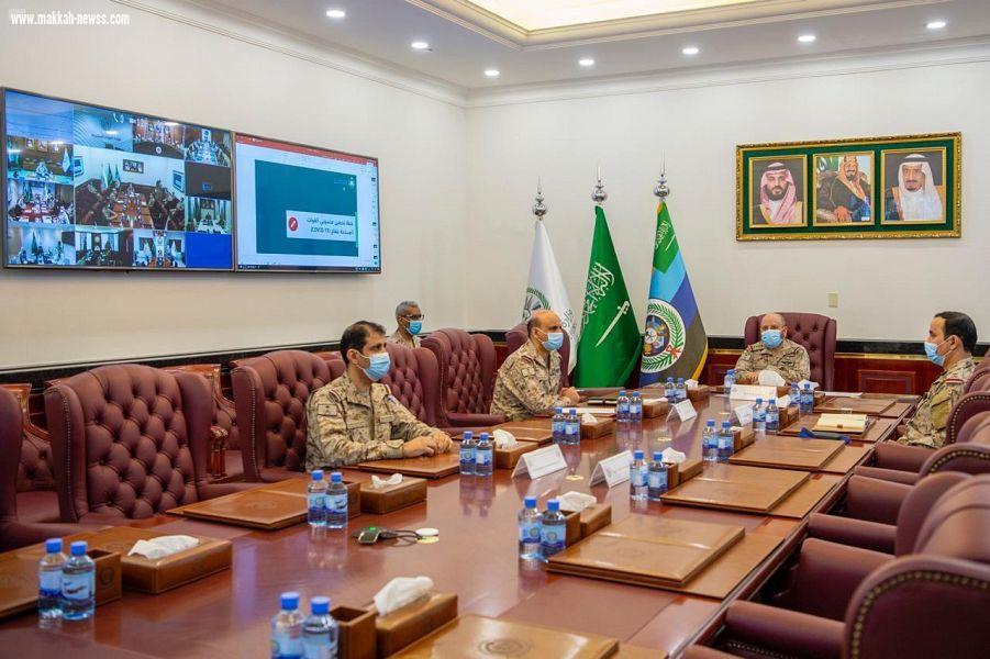 الرويلي رئيس هيئة الأركان العامة يرأس إيجاز خلية دعم الأزمات المؤقتة لجائحة كورونا بوزارة الدفاع