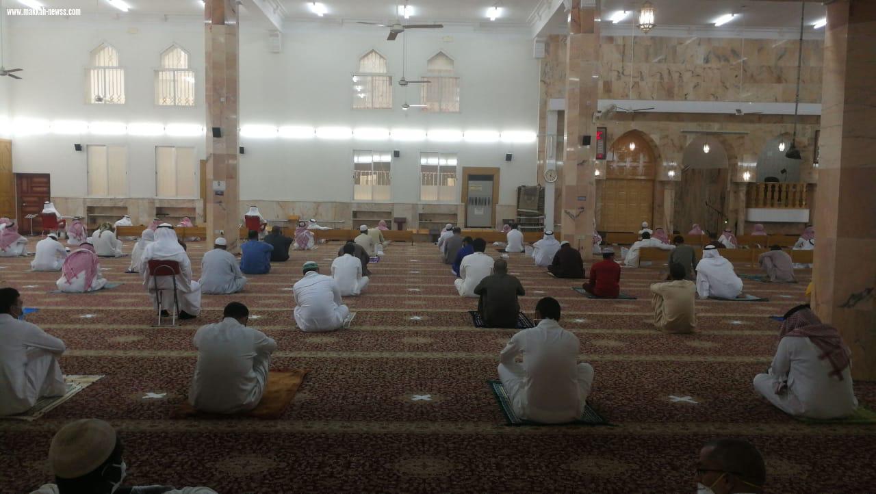 هيئة الهلال الاحمر السعودي بمنطقة الباحة صباح اليوم الجمعة تقوم بانشاء نقاط فرز بجوامع المنطقة